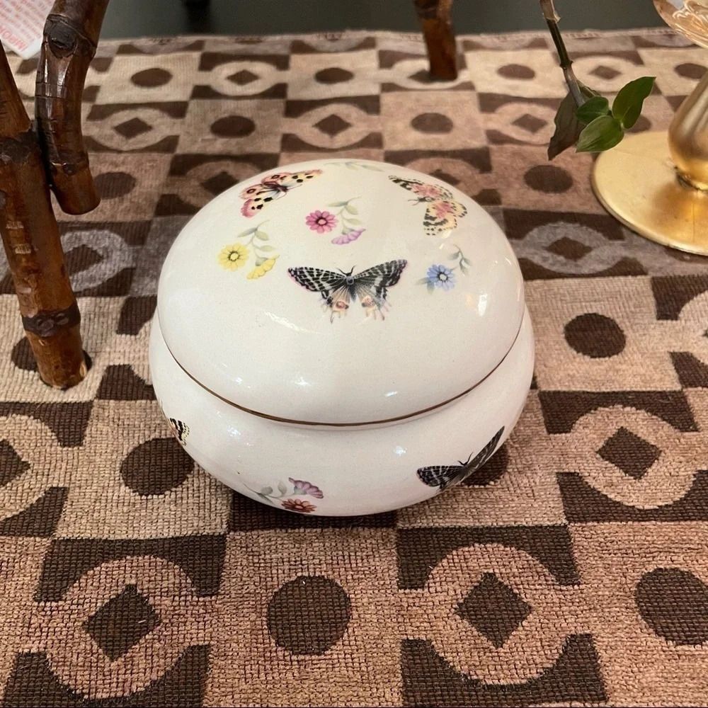 Vintage | Porcelain Trinket Box